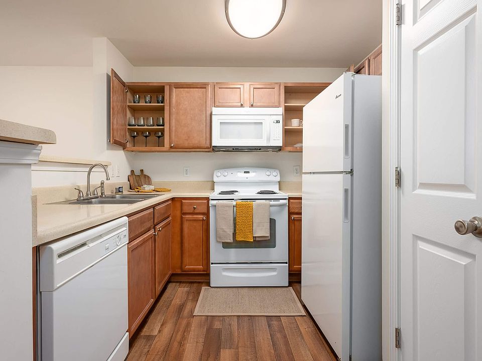 1st image of 933 Meadow Oak Dr #307