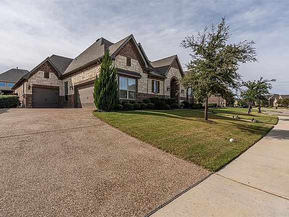 3rd image of 2800 Chatswood Dr