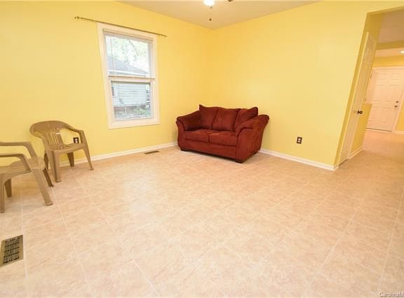 5th image of 200 Dixon Cir