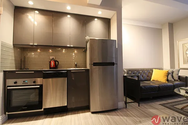 Rented by Wave Real Estate Group | media 28