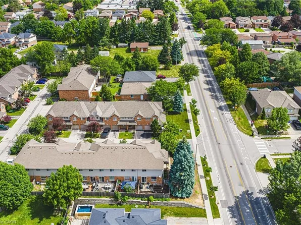 1000 Upper Paradise Rd #8, Hamilton, ON L9B 2S7