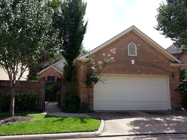 1st image of 8019 Oakwood Trce