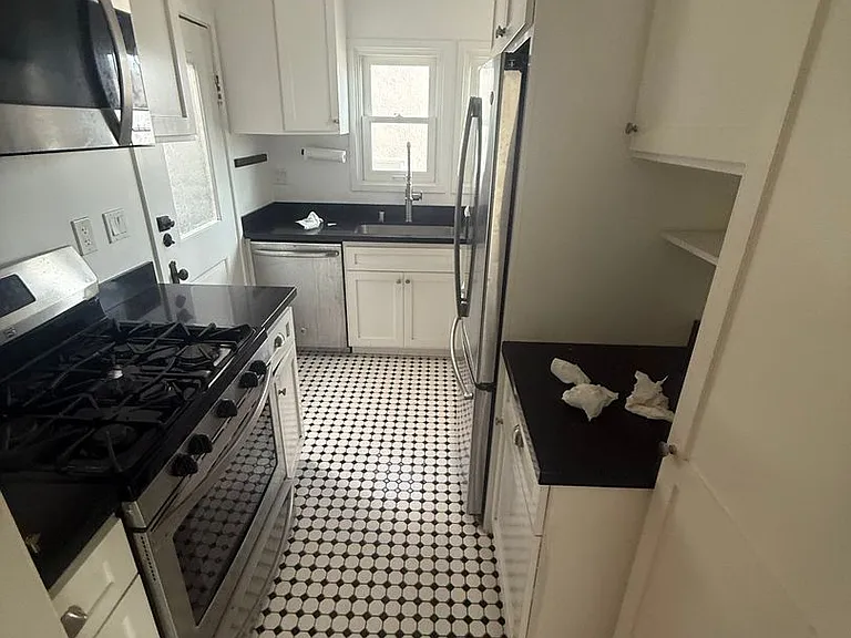 233-239 Hawthorn St #2070-2076 — Photo 14