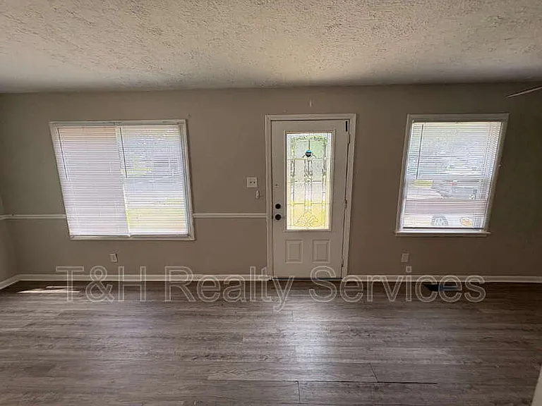 5242 E 20th Pl — Photo 2