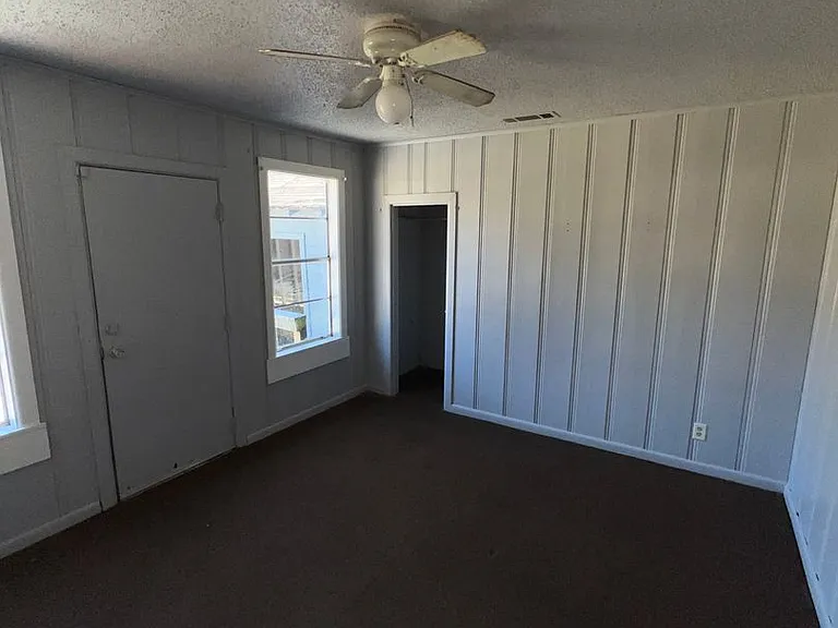 3233 Riviera St — Photo 7