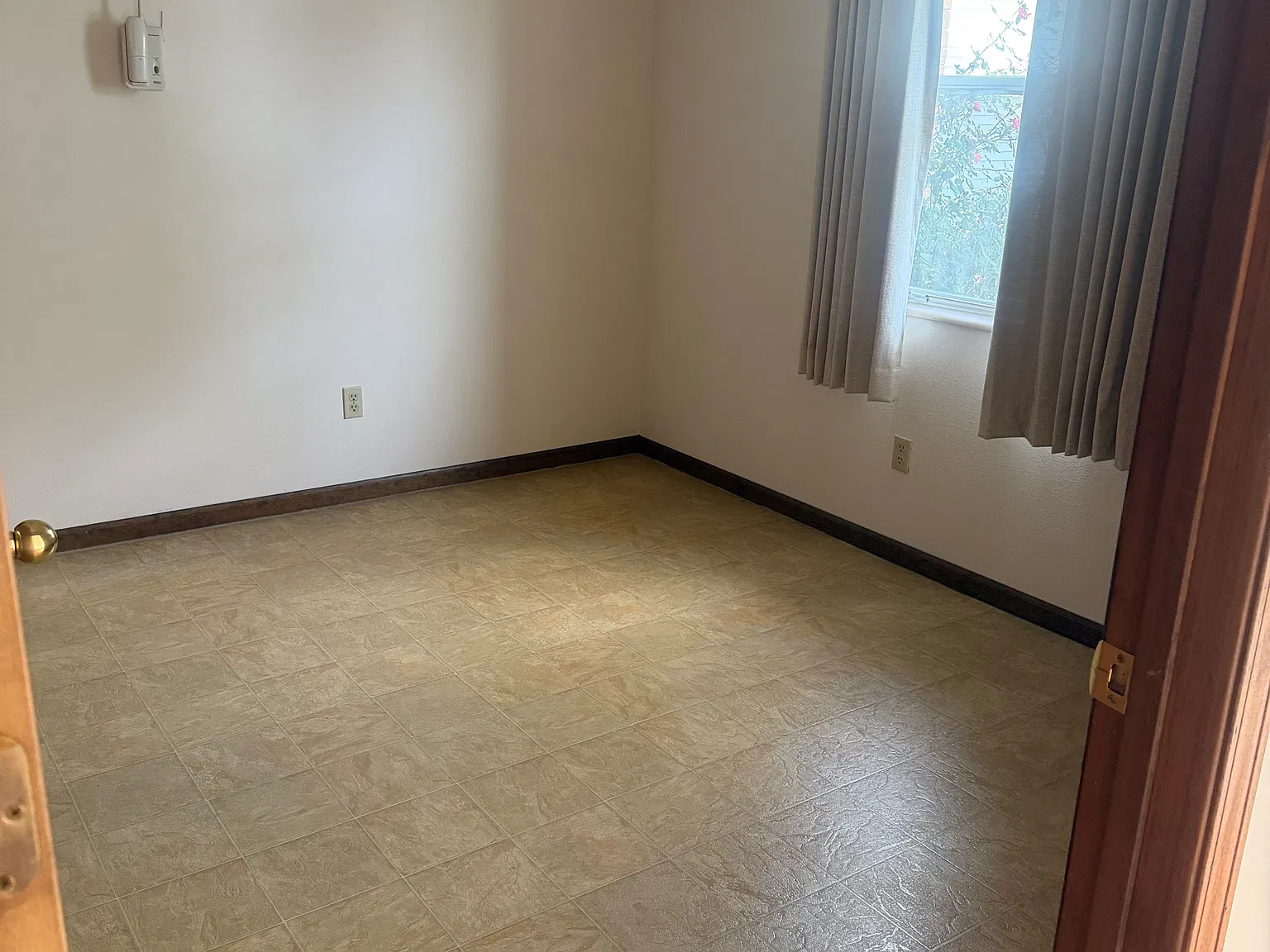 2 bed, 1295 sqft, $1,300 — Photo 3