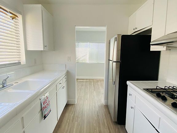 5th image of 1636 N Fuller Ave #3C