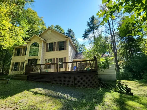 111 Ranger Rd, Greeley, PA 18425