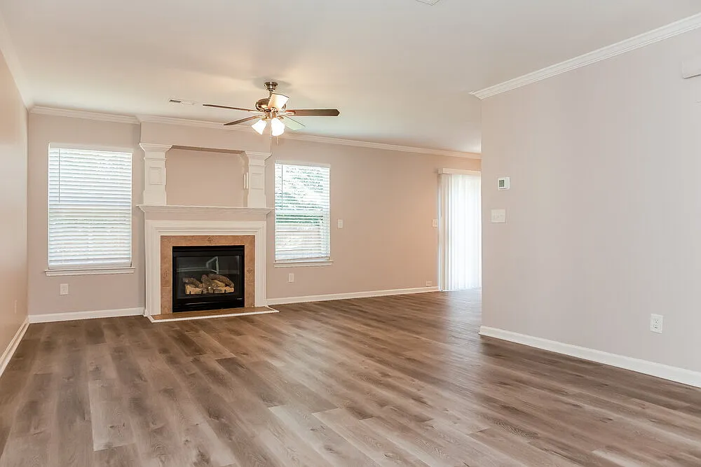 3 bed, 2.5 bath, 1969 sqft, $2,355 — Photo 4