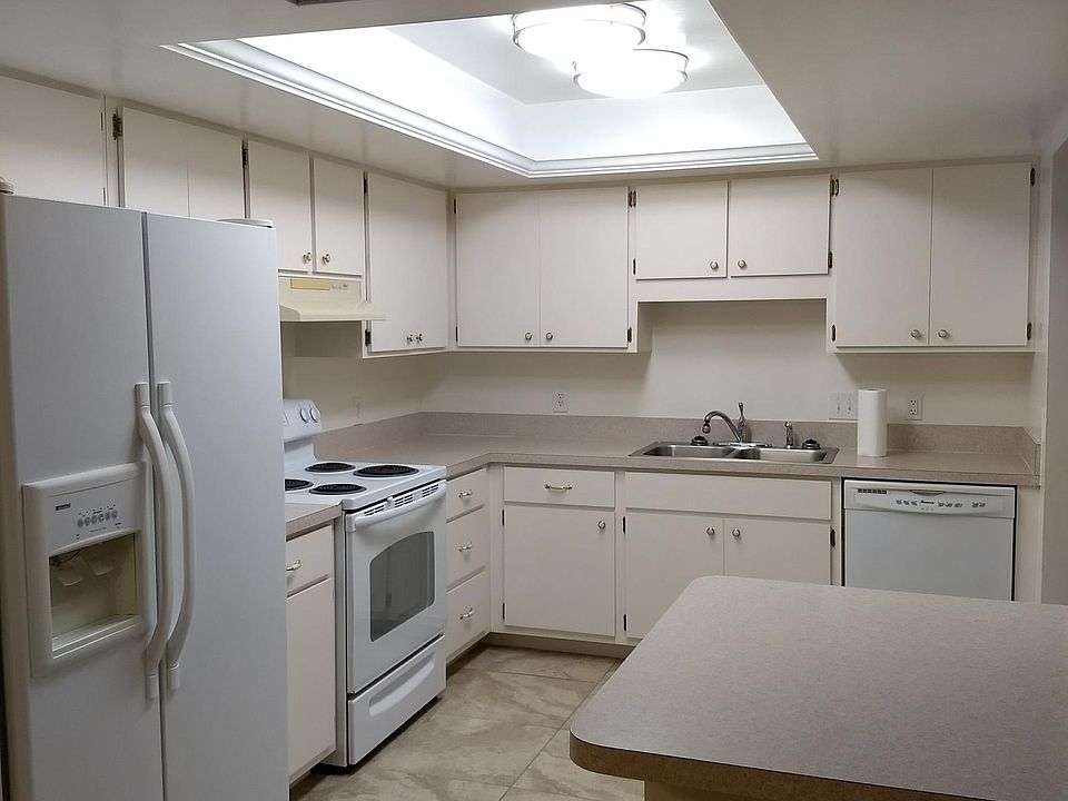 1st image of 523 SE 5th Ave