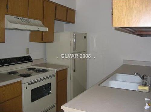 5th image of 3651 Arville St APT 240