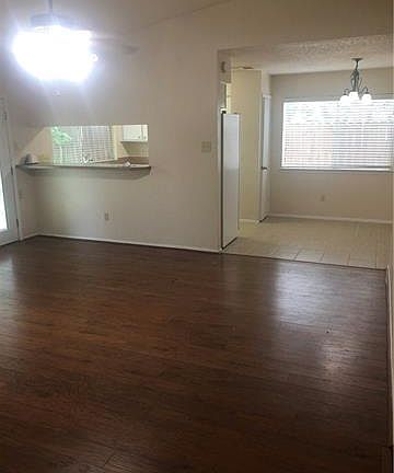 3rd image of 12304 Bainbridge Ln