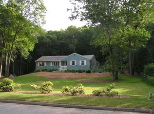 4 Frogs Hollow Rd, East Lyme, CT 06333