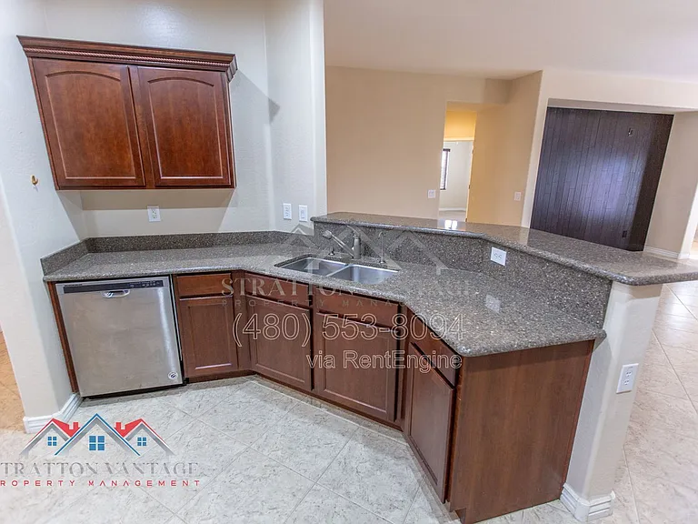 11751 W Daley Ln — Photo 12