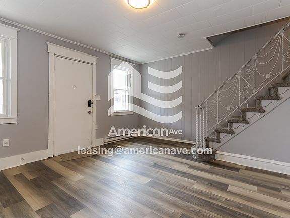 1372967_004_living_room_14397955.jpg