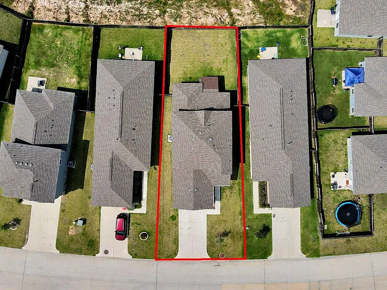 16489 Moss Ln — Photo 32