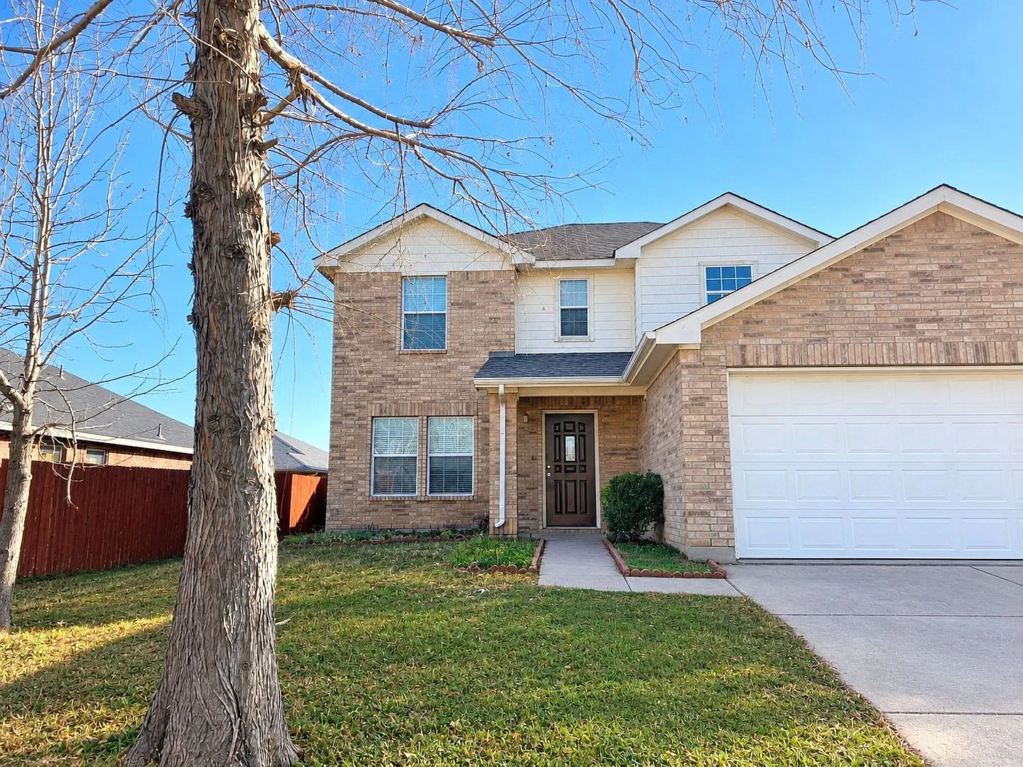 Gorgeous 2-story 4-bedroom home! — Photo 2