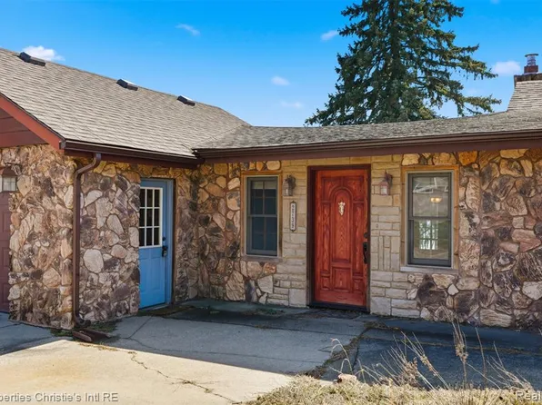 2739 Lakeridge Ave, Wixom, MI 48393