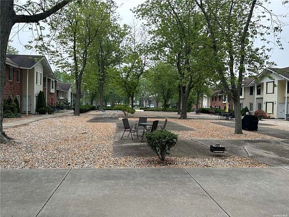 4th image of 20 Osage Ct