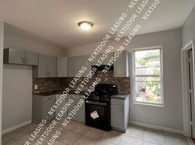 18 Bergen Ave