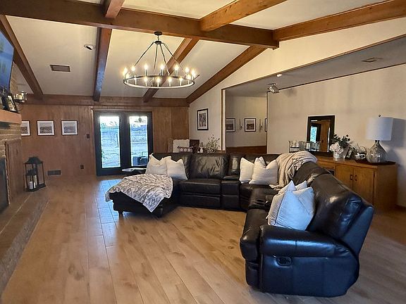 4th image of 1112 Beaver Rd