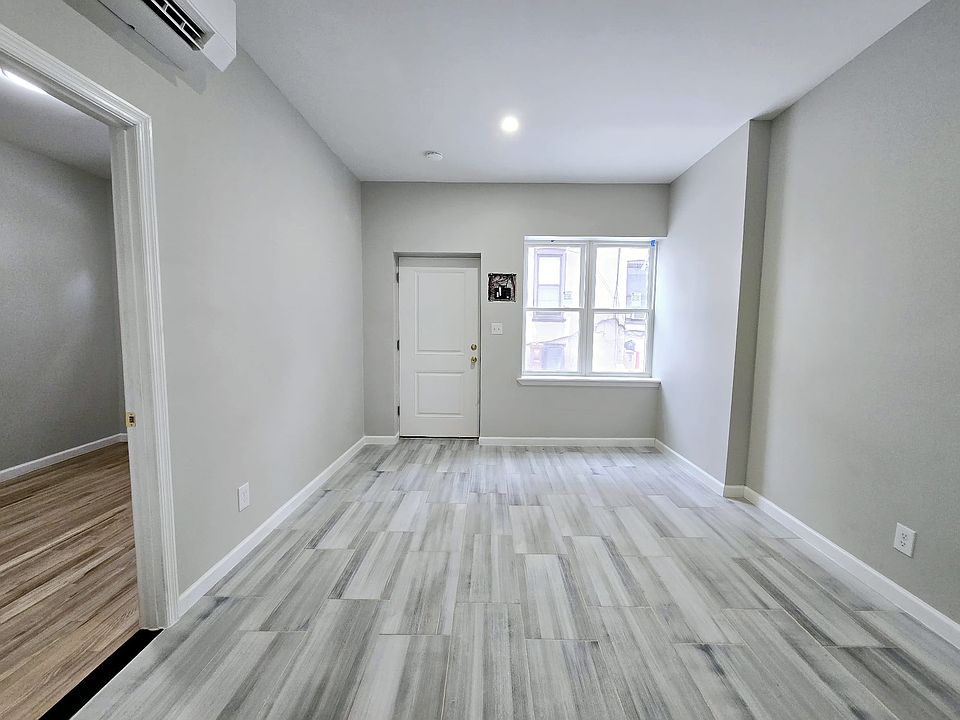 2nd image of 150 29th St APT 1