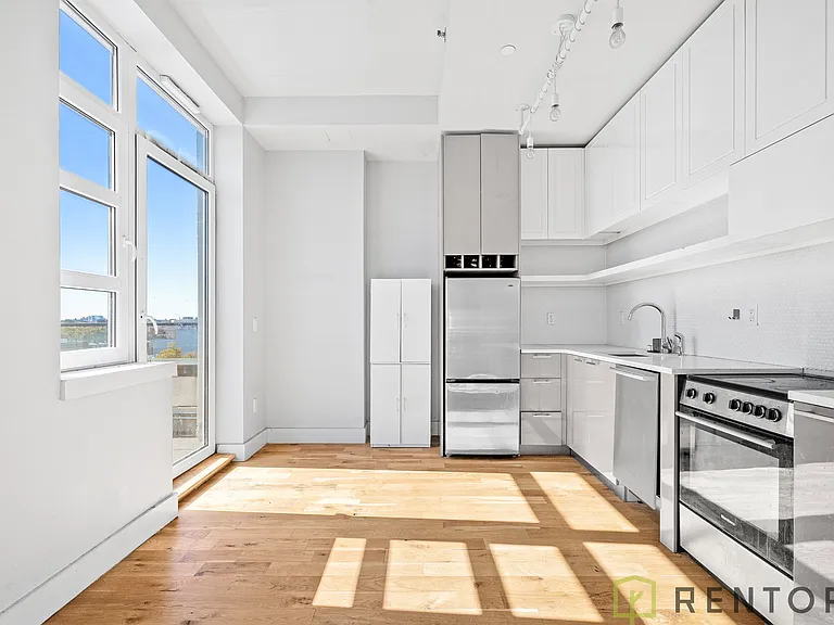 1003 Greene Ave #7I — Photo 2
