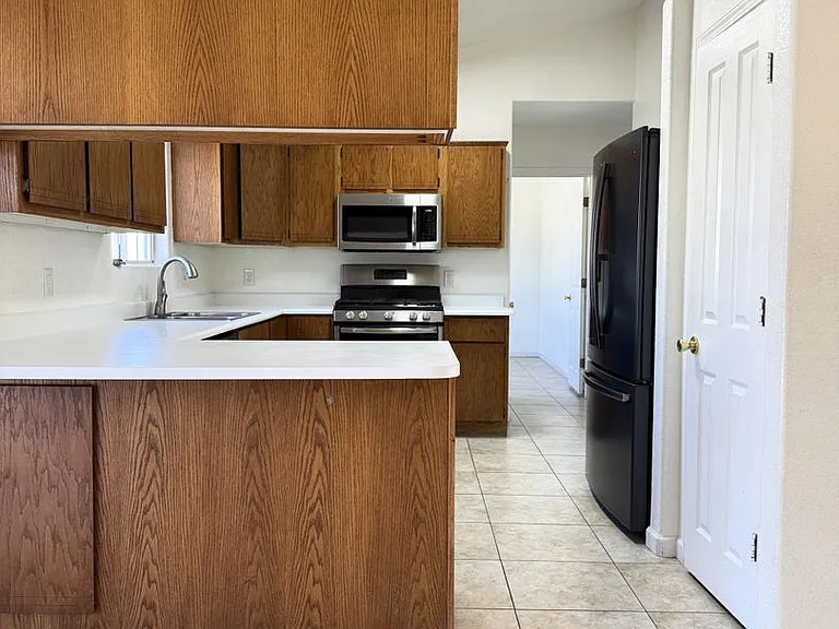 6128 N Viewpoint Dr — Photo 4