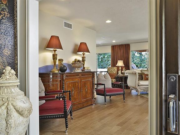 3rd image of 3381 Berry Dr