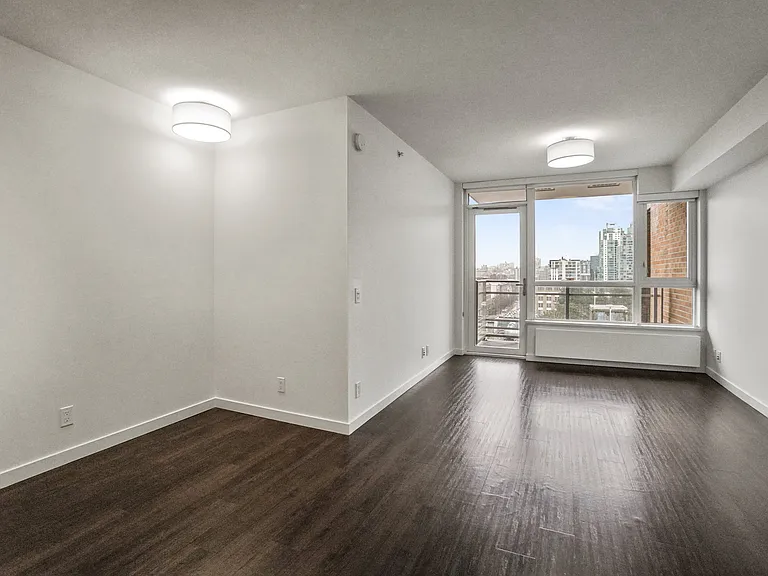 183 Georgia St E — Photo 96