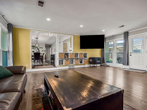 5th image of 2633 E Langsford Rd