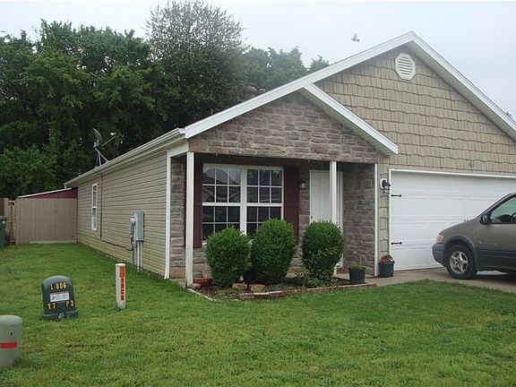 2nd image of 1911 S Pinewoods Dr