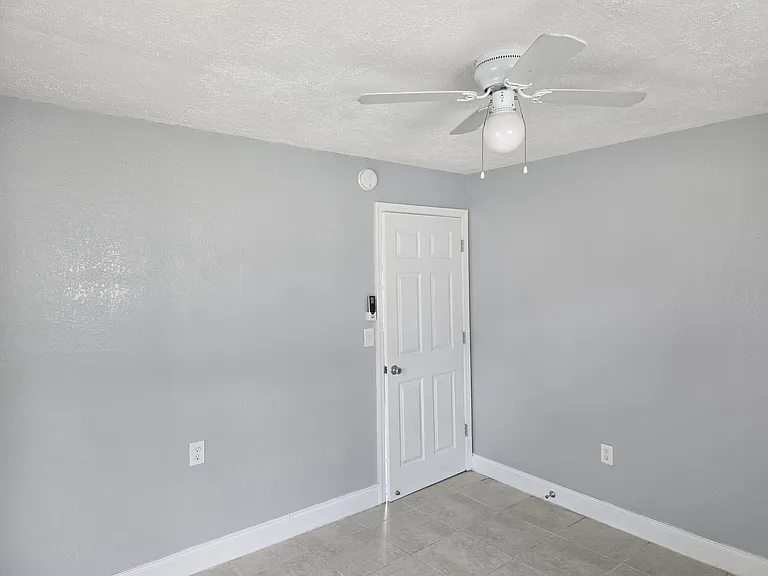 1323 Pinewood Ave — Photo 7