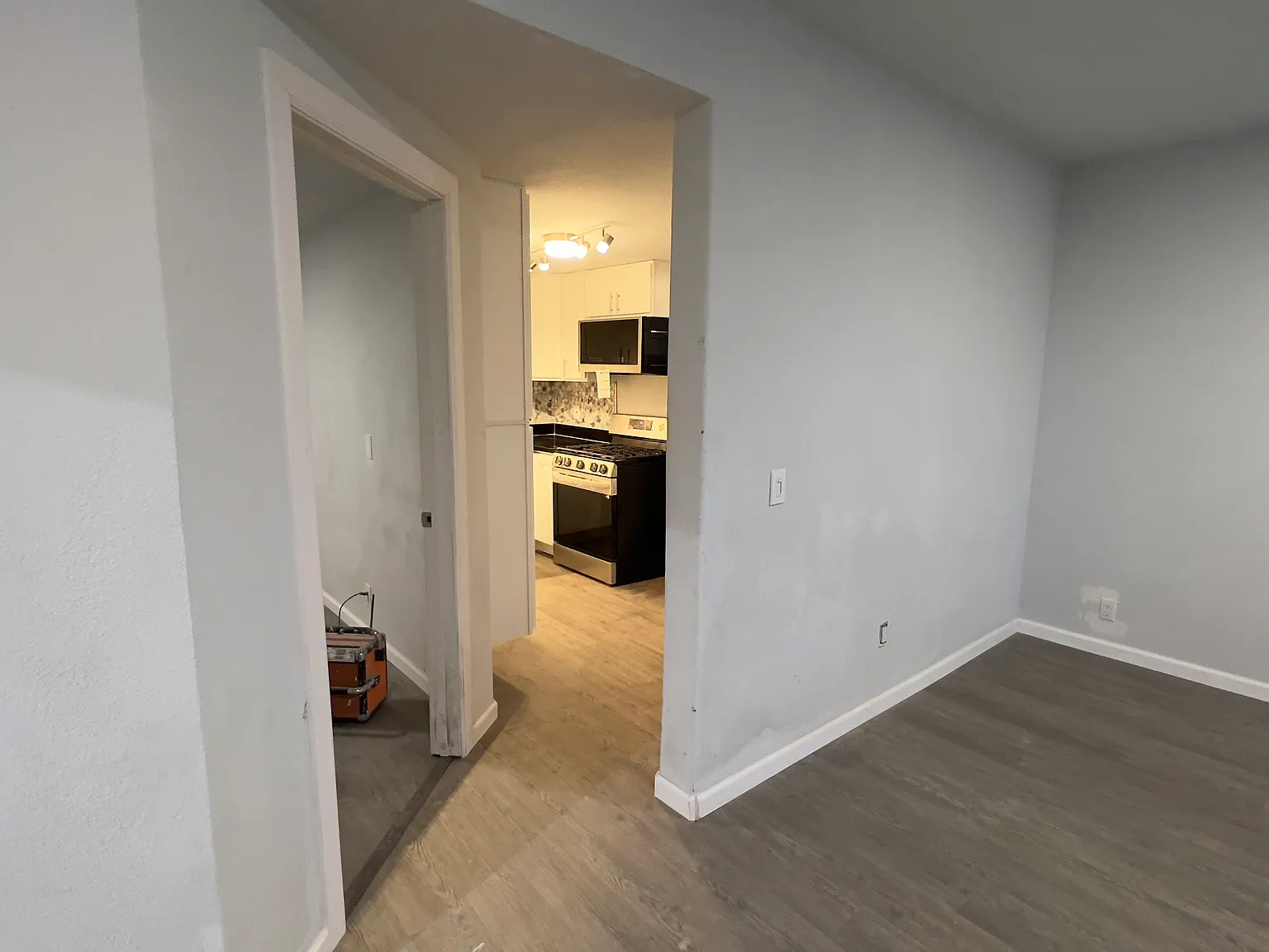 2 bed, 850 sqft, $2,050 — Photo 2