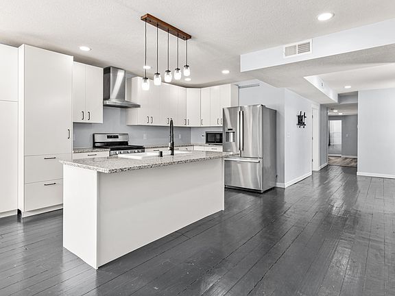 5th image of 402 Quinnell Ave N #A