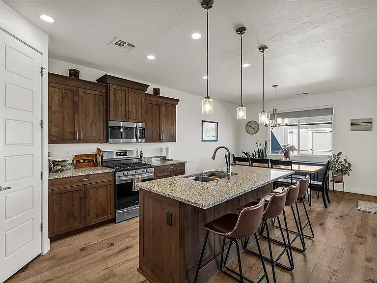 379 N 3200 W — Photo 14