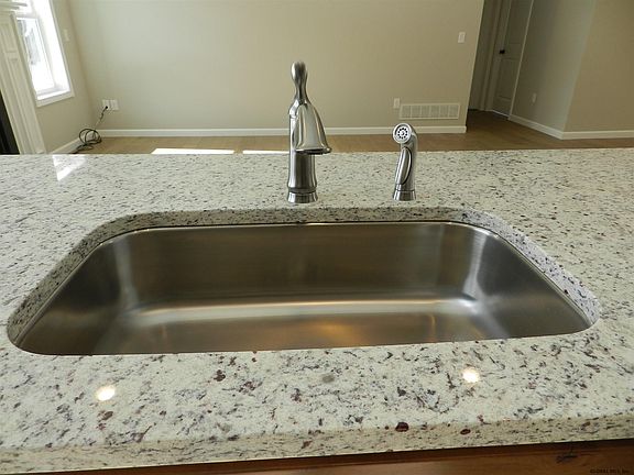 4th image of 26 Alessia Dr