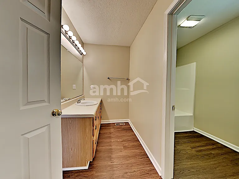 4417 Oakbank Ln — Photo 12
