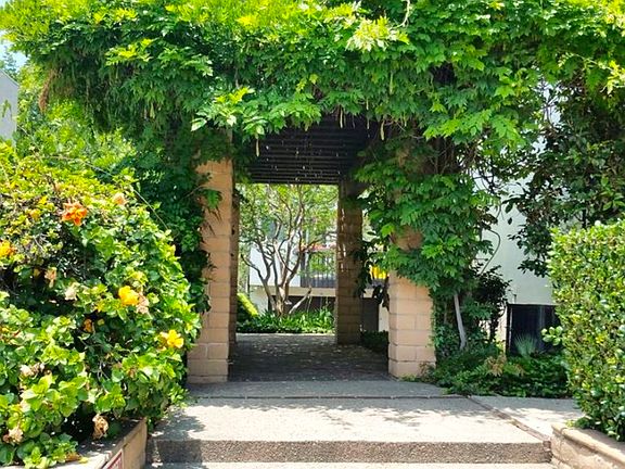 2nd image of 320 Pasadena Ave #111