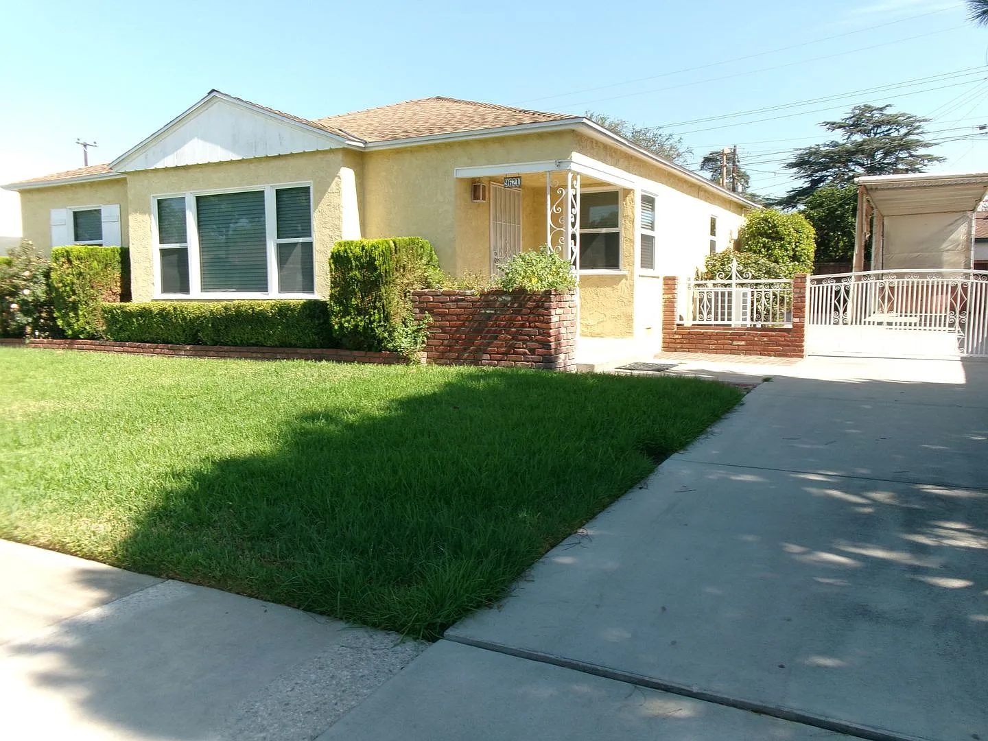Charming 3-bedroom, 2-bath home in Bellflower — Photo 1