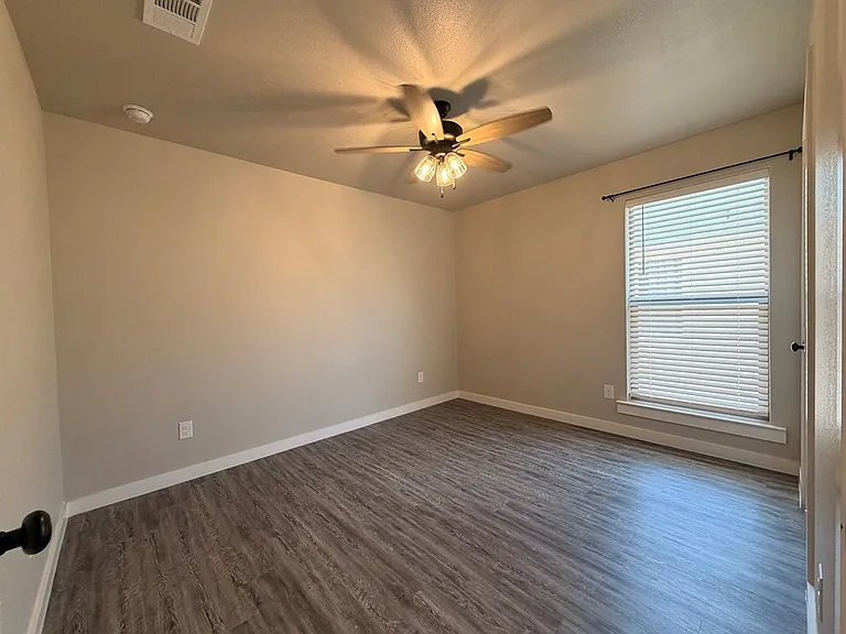409 Chitalpa Dr — Photo 11