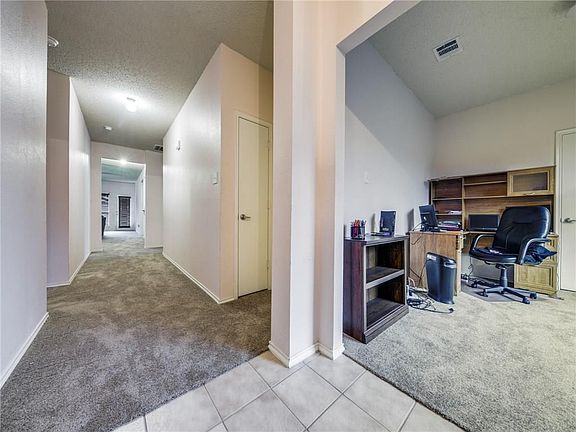 2nd image of 840 Horseshoe Ct