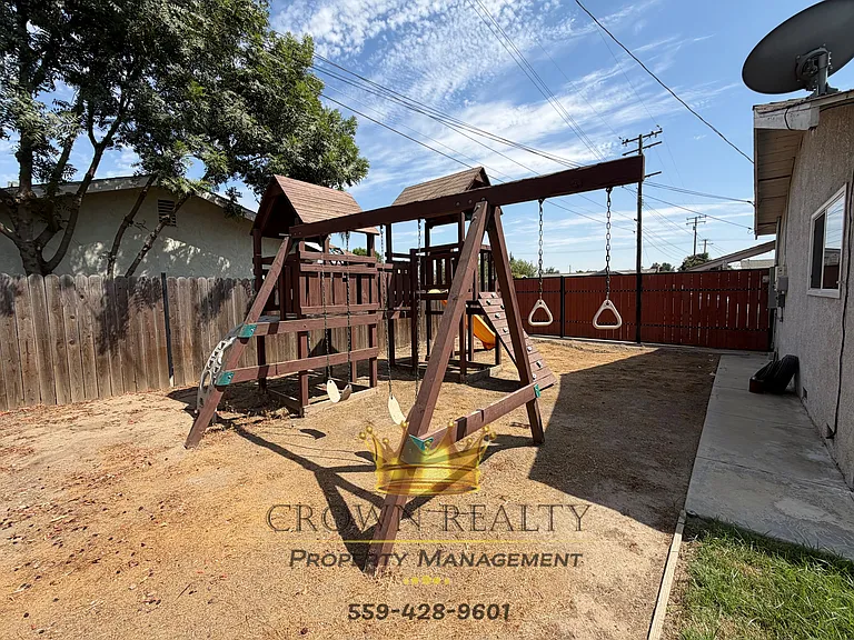 1836 W School Ave — Photo 15