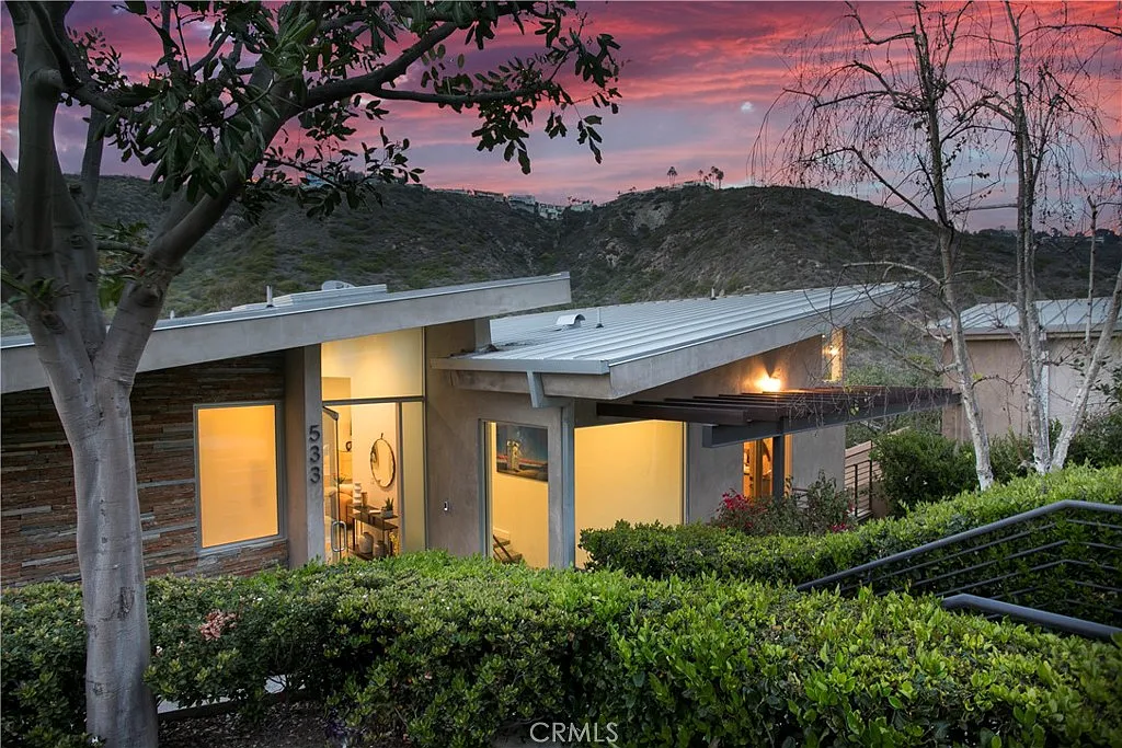4 bed, 5.5 bath, 3422 sqft, $16,695 — Photo 2