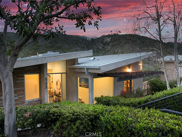 533 Temple Hills Dr — Photo 2