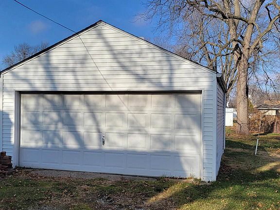 4th image of 445 E South St