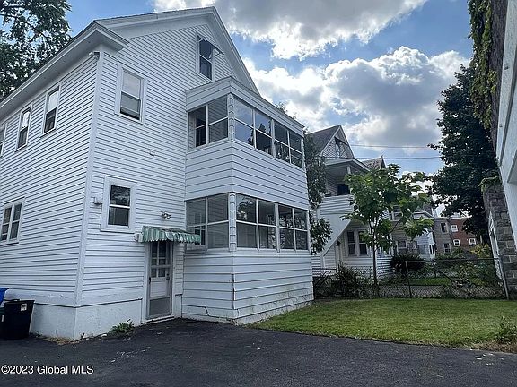 4th image of 9 Parkwood St #2