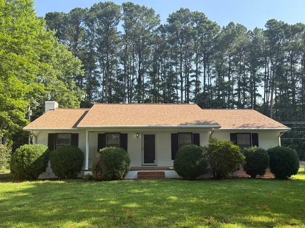 8104 Tam Oshanter Dr, Greensboro, NC 27409