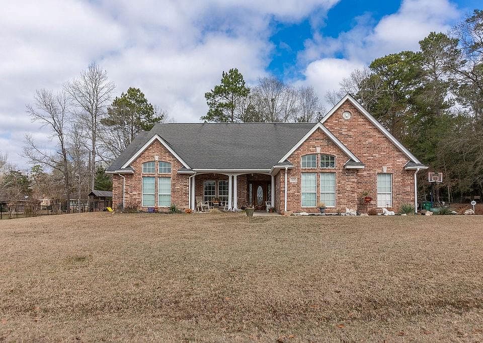 1st image of 318 Pepper Tree Ln