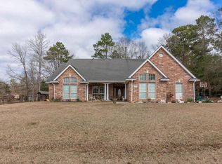 318 Pepper Tree Ln, Village Mills, TX 77663